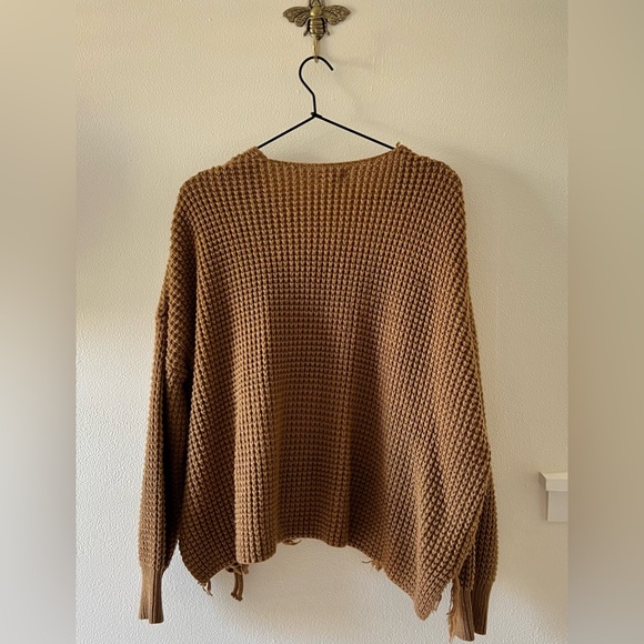 Earthbound Knit Tan Sweater - Adjustable length on front - Size US Women’s M - Picture 2 of 6